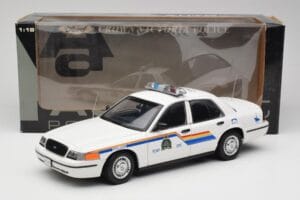 Ford Crown Victoria RCMP Police Car AUTOart 1:18 72706 Metall - pilt 8/8