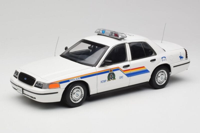 Ford Crown Victoria RCMP Police Car AUTOart 1:18 72706 Metall