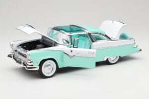 Ford Crown Victoria Seafoam Roheline & Valge Road Legends 1:18 92138 Metall - pilt 2/7