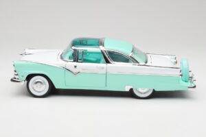 Ford Crown Victoria Seafoam Roheline & Valge Road Legends 1:18 92138 Metall - pilt 3/7
