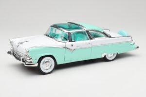 Ford Crown Victoria Seafoam Roheline & Valge Road Legends 1:18 92138 Metall