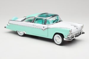 Ford Crown Victoria Seafoam Roheline & Valge Road Legends 1:18 92138 Metall - pilt 5/7