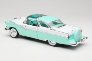 Ford Crown Victoria Seafoam Roheline & Valge Road Legends 1:18 92138 Metall - pilt 6/7