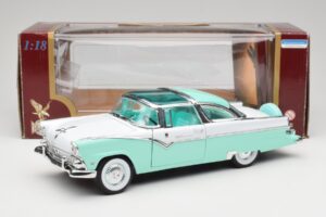 Ford Crown Victoria Seafoam Roheline & Valge Road Legends 1:18 92138 Metall - pilt 7/7