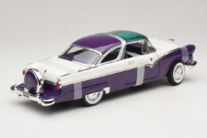 Ford Crown Victoria Valge Lilla Road Signature 1:18 92138-P1 Metall - pilt 2/6
