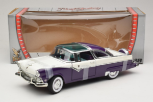 Ford Crown Victoria Valge Lilla Road Signature 1:18 92138-P1 Metall - pilt 6/6