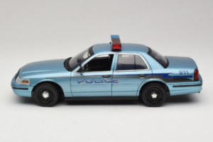 Ford Crown Victoria Police Cruiser Twilight Blue Greenlight 1:18 1643 Metall - pilt 4/8