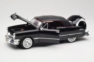 Ford Deluxe Kabriolett Must Maisto 1:18 31681 Metall - pilt 2/8