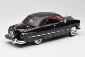 Ford Deluxe Kabriolett Must Maisto 1:18 31681 Metall - pilt 3/8