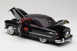 Ford Deluxe Kabriolett Must Maisto 1:18 31681 Metall - pilt 5/8
