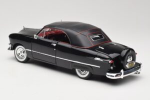 Ford Deluxe Kabriolett Must Maisto 1:18 31681 Metall - pilt 7/8