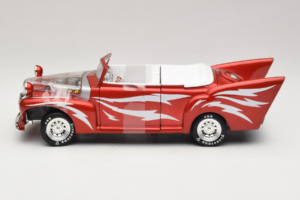 Ford De Luxe Kabriolett Greased Lightning Punane Joyride 1:18 33544 Metall - pilt 3/5