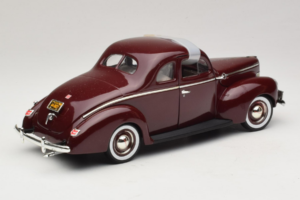 Ford Deluxe Coupe Tumepunane ERTL 1:18 7936 Metall - pilt 3/7