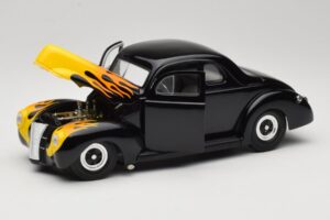 Ford Deluxe Hot Rod Must Universal Hobbies 1:18 6002 Metall - pilt 2/8