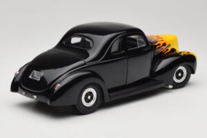 Ford Deluxe Hot Rod Must Universal Hobbies 1:18 6002 Metall - pilt 3/8