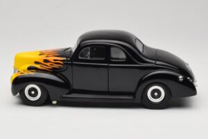 Ford Deluxe Hot Rod Must Universal Hobbies 1:18 6002 Metall - pilt 4/8