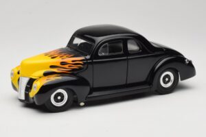 Ford Deluxe Hot Rod Must Universal Hobbies 1:18 6002 Metall