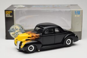 Ford Deluxe Hot Rod Must Universal Hobbies 1:18 6002 Metall - pilt 8/8