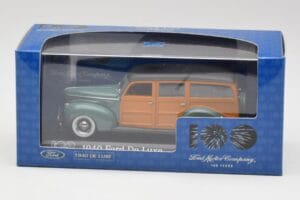 Ford Deluxe Woody Forest Roheline Minichamps 1:43 FORD20002 Metall - pilt 4/4