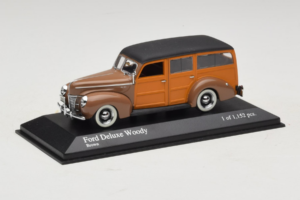 Ford DeLuxe Woody Station Wagon Pruun Minichamps 1:43 400082111 Metall - pilt 2/4