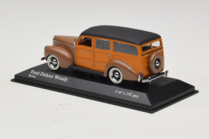Ford DeLuxe Woody Station Wagon Pruun Minichamps 1:43 400082111 Metall - pilt 3/4