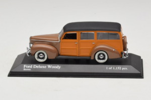 Ford DeLuxe Woody Station Wagon Pruun Minichamps 1:43 400082111 Metall