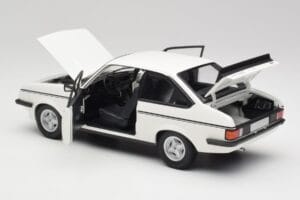 Ford Escort Mk2 RS 2000 LHD Valge Minichamps 1:18 150084300 Metall - pilt 5/8