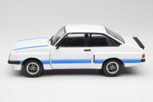 Ford Escort Mk2 RS 2000 X-Pack Diamond Valge & Sinine Stripe MCG 1:18 MCG18350 Metall - pilt 3/6