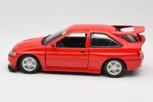 Ford Escort Mk5 RS Cosworth Punane UT Models 1:18 180082102 Metall - pilt 4/8