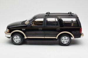 Ford Expedition Eddie Bauer Must UT Models 1:18 22710 Metall - pilt 5/7