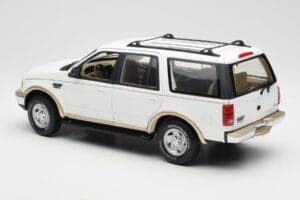 Ford Expedition Eddie Bauer Valge UT Models 1:18 22712 Metall - pilt 7/8