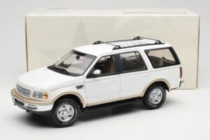Ford Expedition Eddie Bauer Valge UT Models 1:18 22712 Metall - pilt 8/8