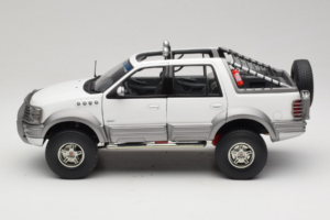 Ford Expedition Himalaya White AUTOart 1:18 72781 Metall - pilt 4/8