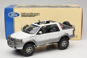 Ford Expedition Himalaya White AUTOart 1:18 72781 Metall - pilt 8/8