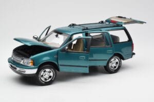 Ford Expedition XLT Roheline Metallik UT Models 1:18 22717 Metall - pilt 2/8