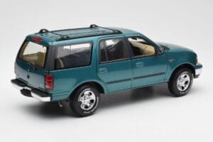 Ford Expedition XLT Roheline Metallik UT Models 1:18 22717 Metall - pilt 3/8