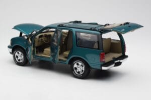 Ford Expedition XLT Roheline Metallik UT Models 1:18 22717 Metall - pilt 5/8