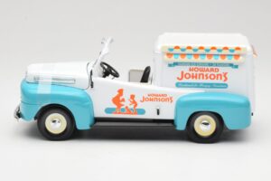 Ford F-1 Howard Johnson's Ice Cream Road Signature 1:18 92229 Metall - pilt 3/6