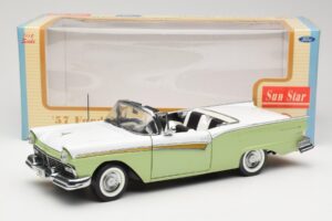 Ford Fairlane Skyliner Roheline & Valge Sun Star 1:18 FORD003 Metall - pilt 9/9