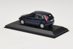 Ford Fiesta Mk5 4-Door Tumesinine Minichamps 1:43 FIESTA001 Metall - pilt 3/4