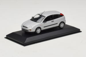 Ford Focus Mk1 3-Door Hõbedane Minichamps 1:43 FOCUS005 Metall - pilt 2/5