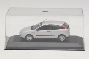 Ford Focus Mk1 3-Door Hõbedane Minichamps 1:43 FOCUS005 Metall - pilt 4/5