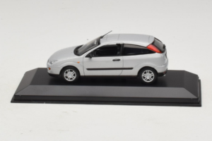 Ford Focus Mk1 3-Door Hõbedane Minichamps 1:43 FOCUS005 Metall