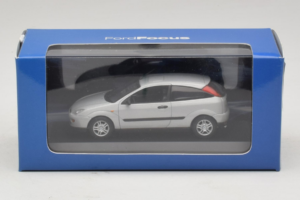Ford Focus Mk1 3-Door Hõbedane Minichamps 1:43 FOCUS005 Metall - pilt 5/5