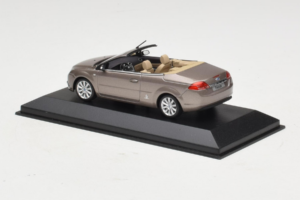 Ford Focus Mk2 CC Hall Minichamps 1:43 FORD005 Metall - pilt 3/4