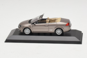 Ford Focus Mk2 CC Hall Minichamps 1:43 FORD005 Metall