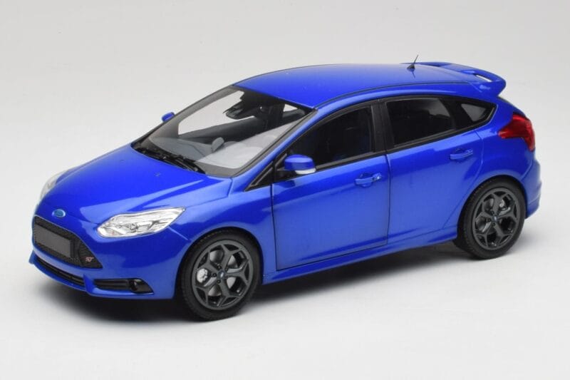 Ford Focus ST Mk2 Blue Metallic Minichamps 1:18 110082001 Metall