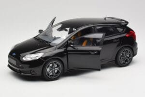 Ford Focus ST Mk2 Panther Black Metallic Minichamps 1:18 110082000 Metall - pilt 2/8