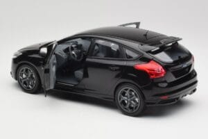 Ford Focus ST Mk2 Panther Black Metallic Minichamps 1:18 110082000 Metall - pilt 5/8