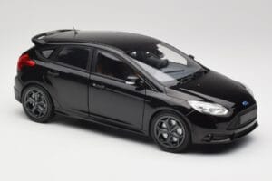 Ford Focus ST Mk2 Panther Black Metallic Minichamps 1:18 110082000 Metall - pilt 6/8
